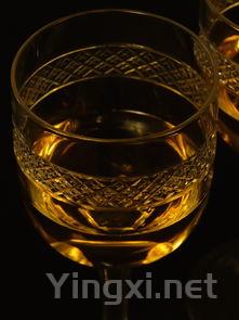 水晶红酒杯什么牌子好，水晶红酒杯是什么材质