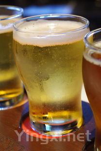 白酒品鉴技巧：酒杯的选择与要点