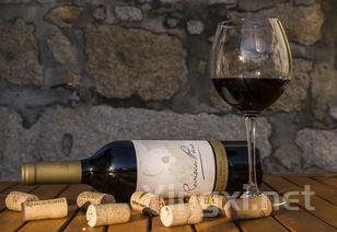 探究葡萄酒软木塞的瓶口封装技巧