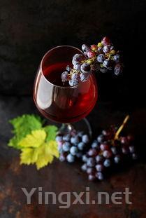 品味葡萄酒：红黑水果风味交织的奇妙之旅