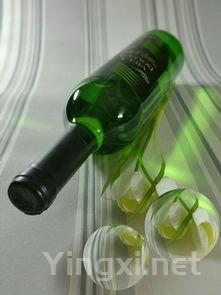 难以抉择：红葡萄酒与白葡萄酒谁更胜一筹？