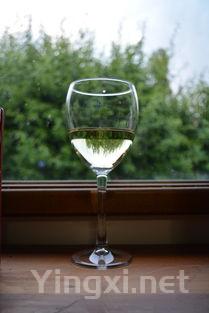 陈年葡萄酒的奥秘：时间与风味的交织