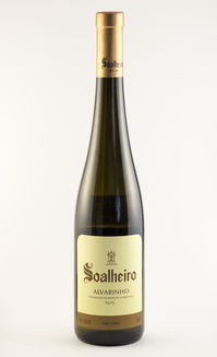 温度与服务双优：葡萄酒侍酒礼仪详解