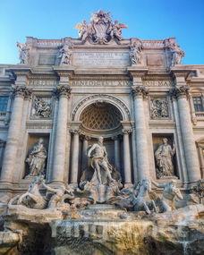 龙腾瑞气酒香浓，新春佳节共欢腾