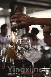 葡萄酒领域揭秘：10招轻松识别发烧友与爱好者