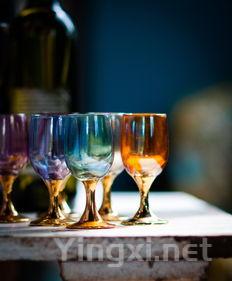 探秘葡萄酒世界：摇杯的重要性与技巧