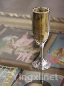 香槟泡沫的秘密：魅力背后的科学