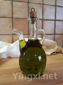 葡萄酒色彩之谜：同品种新酒色差大揭秘