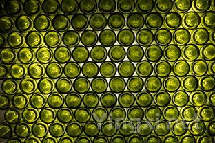 葡萄酒色彩的奥秘：揭秘其深邃色泽的来源