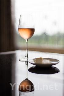 揭秘葡萄酒瓶底凹槽的神奇功效！