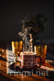 葡萄酒随时间流逝：颜色与功效如何演变？