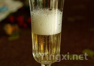 法国白葡萄酒秘境：不止香槟，更有此佳酿