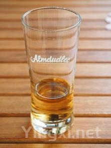 葡萄酒与酒杯：揭秘标准搭配，助你优雅品鉴！