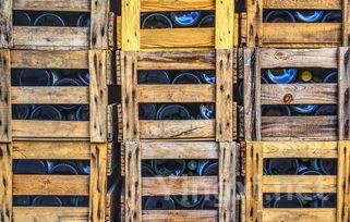 进口红酒加木盒身价倍增 应加强规范进口企业