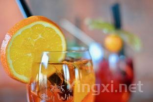 品味葡萄酒:红黑水果风味交织的奇妙之旅