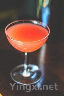 鉴别酒质秘诀:陈年酒与现饮酒如何选