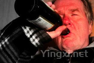 喝酒干杯文化探源，酒桌礼仪助你成焦点